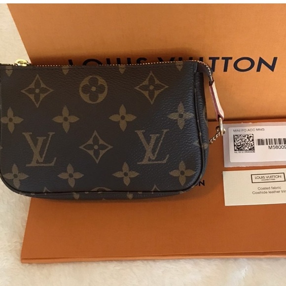 Louis Vuitton Monogram Mini Pochette - Picture 2 of 8